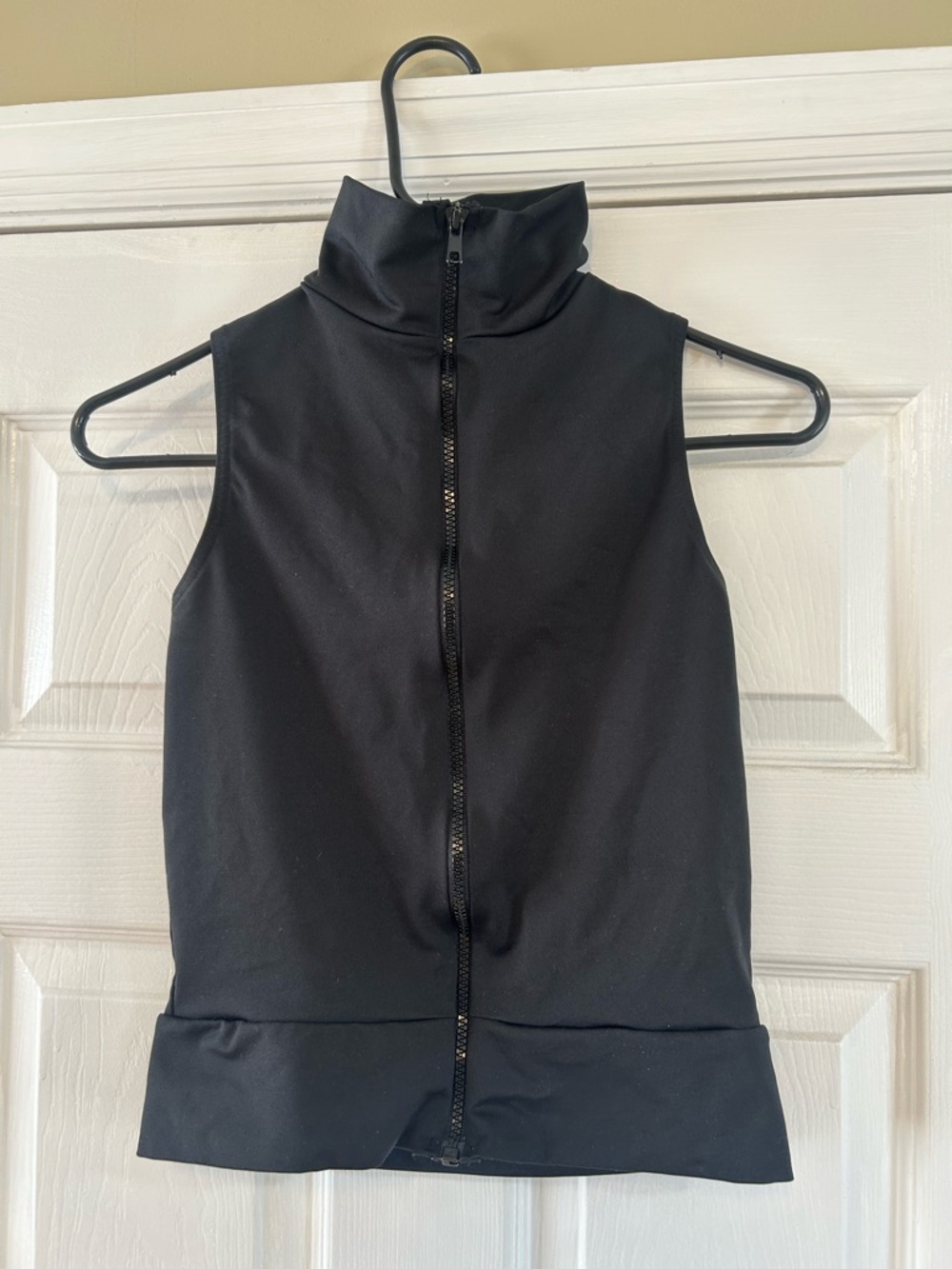 Women's Black Sleeveless Zip-Up Mock Neck Top